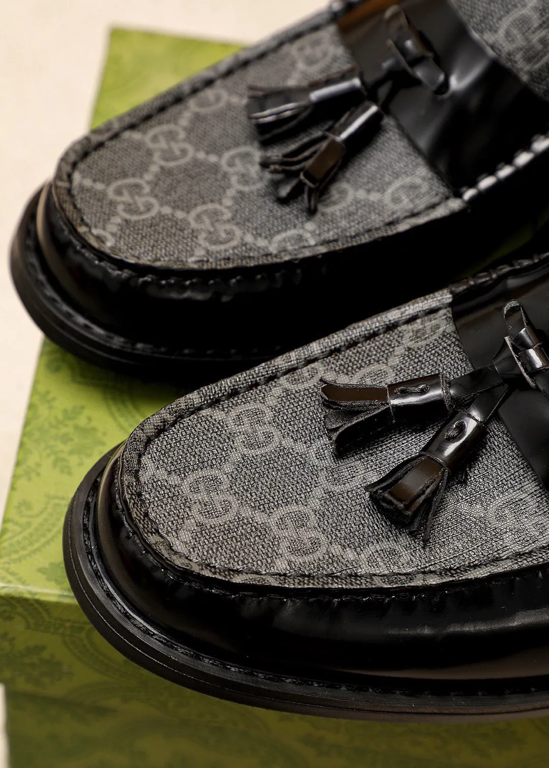 Men's shoes 💰480 💐 Product trademark: GUCCI "Gucci" casual leather shoes Regular size: 38-44 (45🉑️customized) Product materials: Selected imported first-layer open-edge beaded cowhide leather upper + luxury hardware buckle, imported water-dyed cowhide leather lining. Strong three-dimensional visual effect, combined outsole Color: 3⃣️colors available